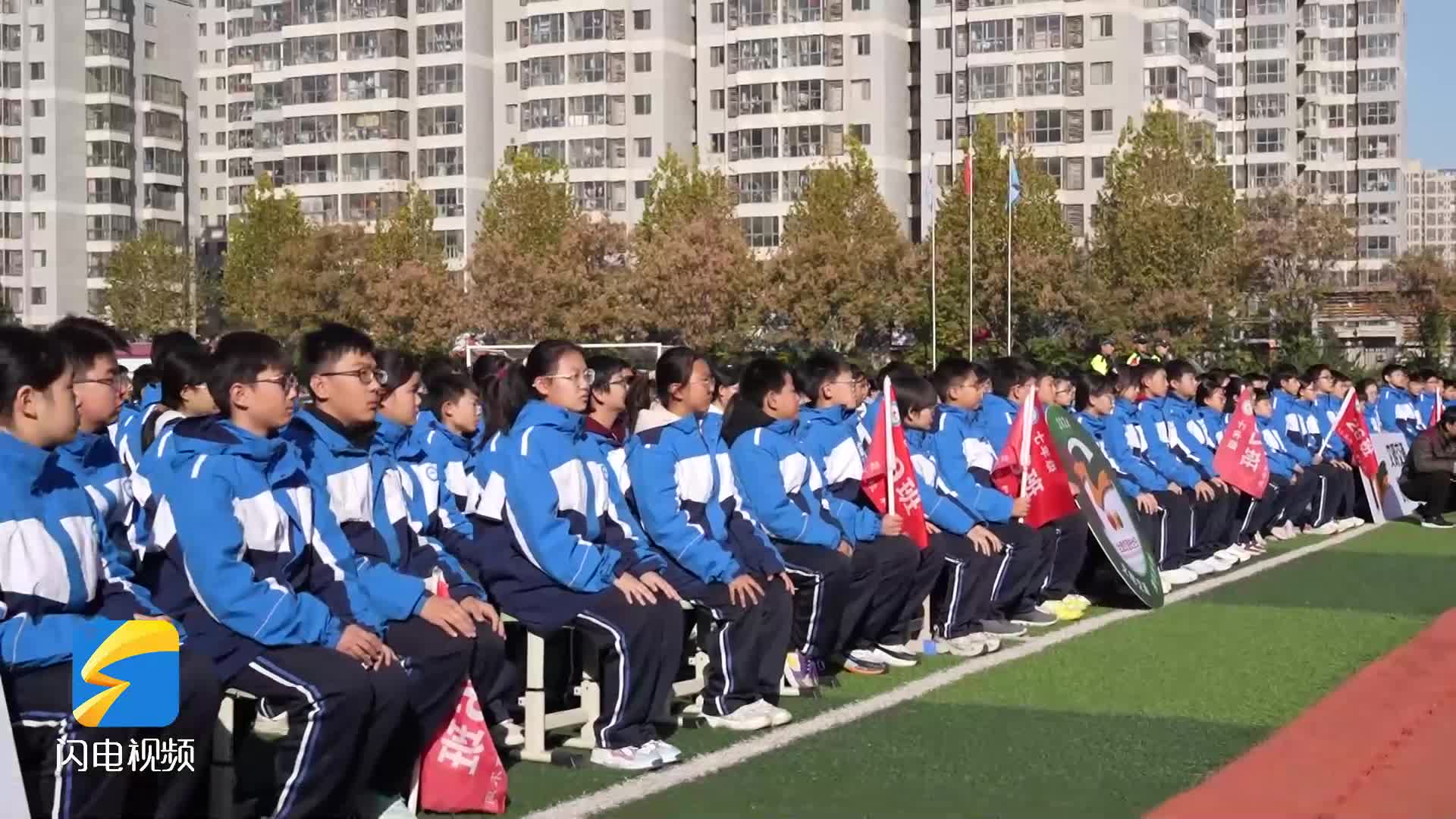 枣庄交警“全国交通安全日”主题宣传活动精彩纷呈