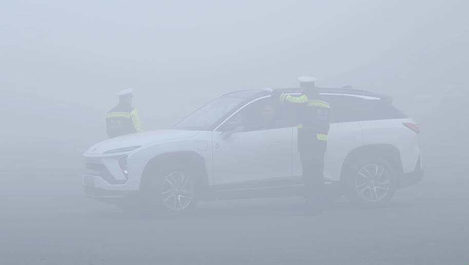 大雾来袭！枣庄市市中区交警全力护航“平安路”