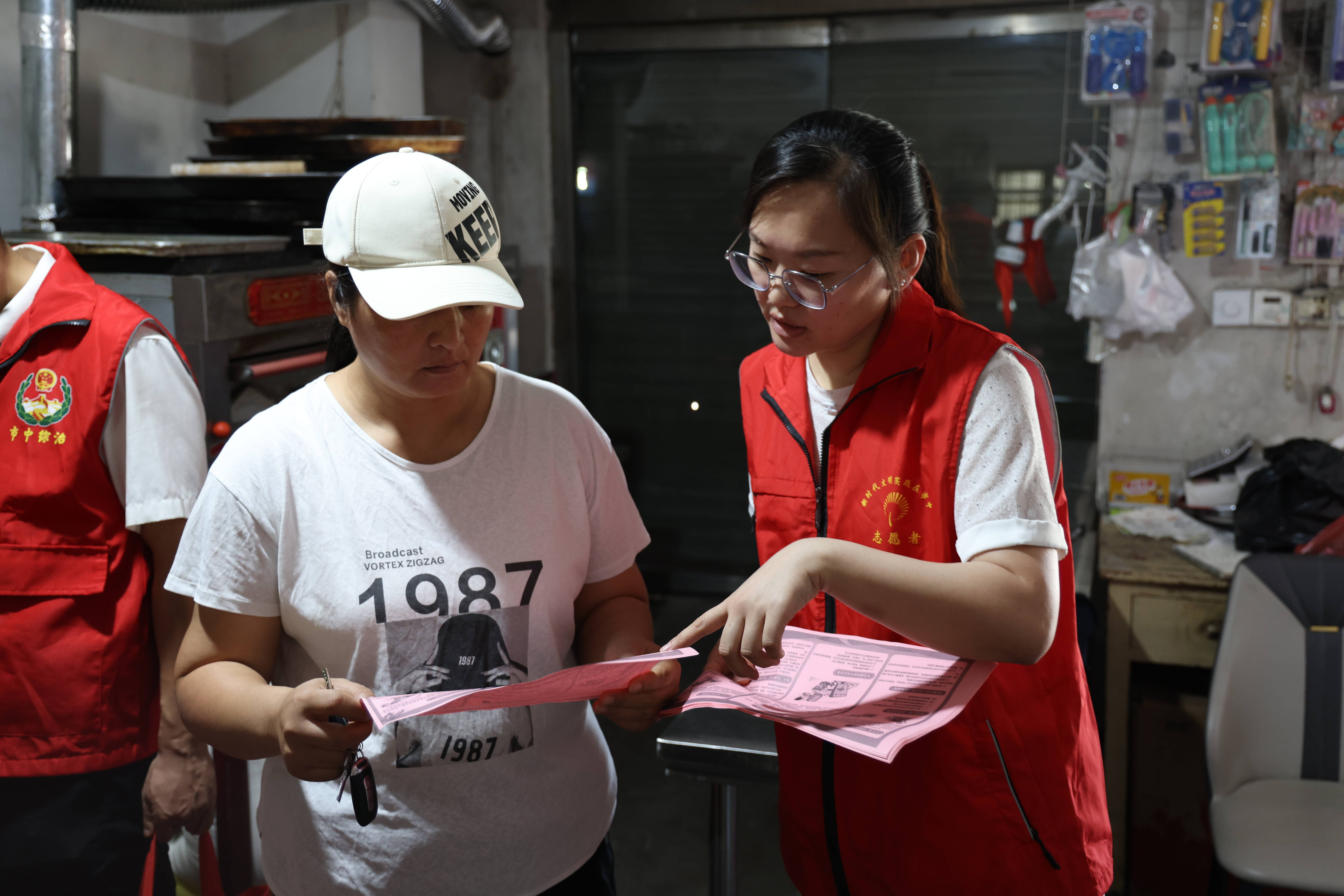 共筑绿色文化防线！枣庄市市中区税郭镇开展“扫黄打非”文化市场检查活动