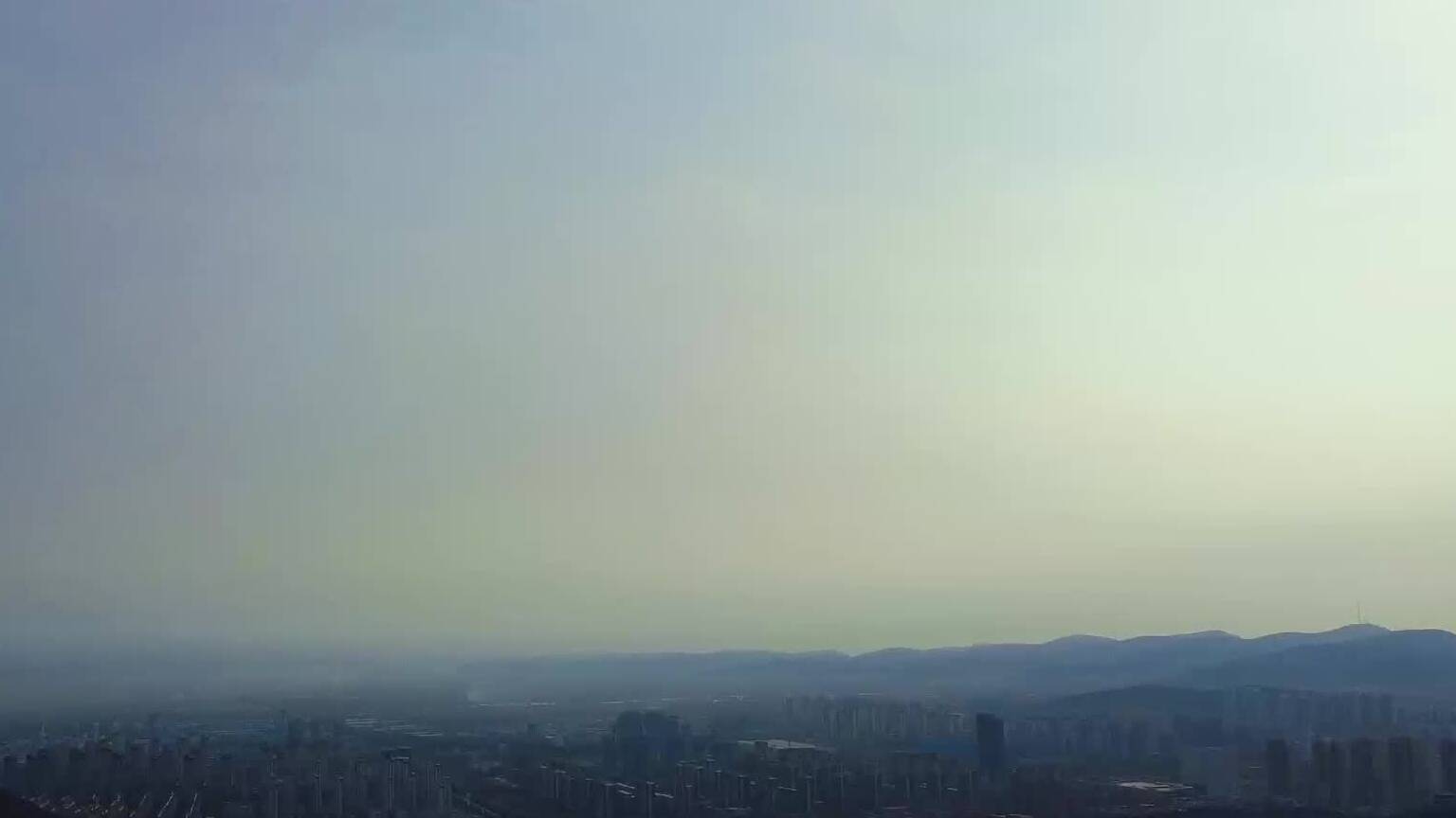 诗画山东｜枣庄袁寨山薄雾笼罩 晨光初照绘就一地诗意