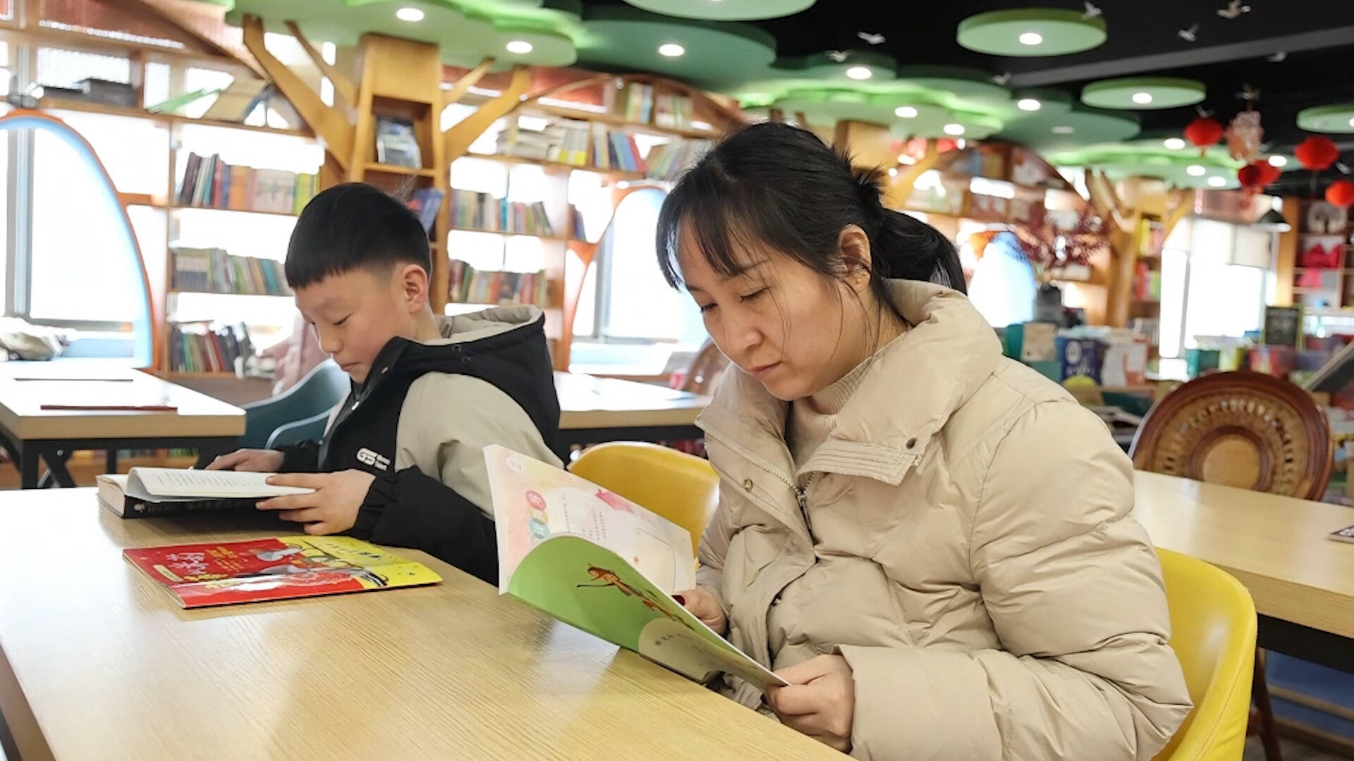 枣庄山亭：书店“觅”书香 寒假阅读掀热潮