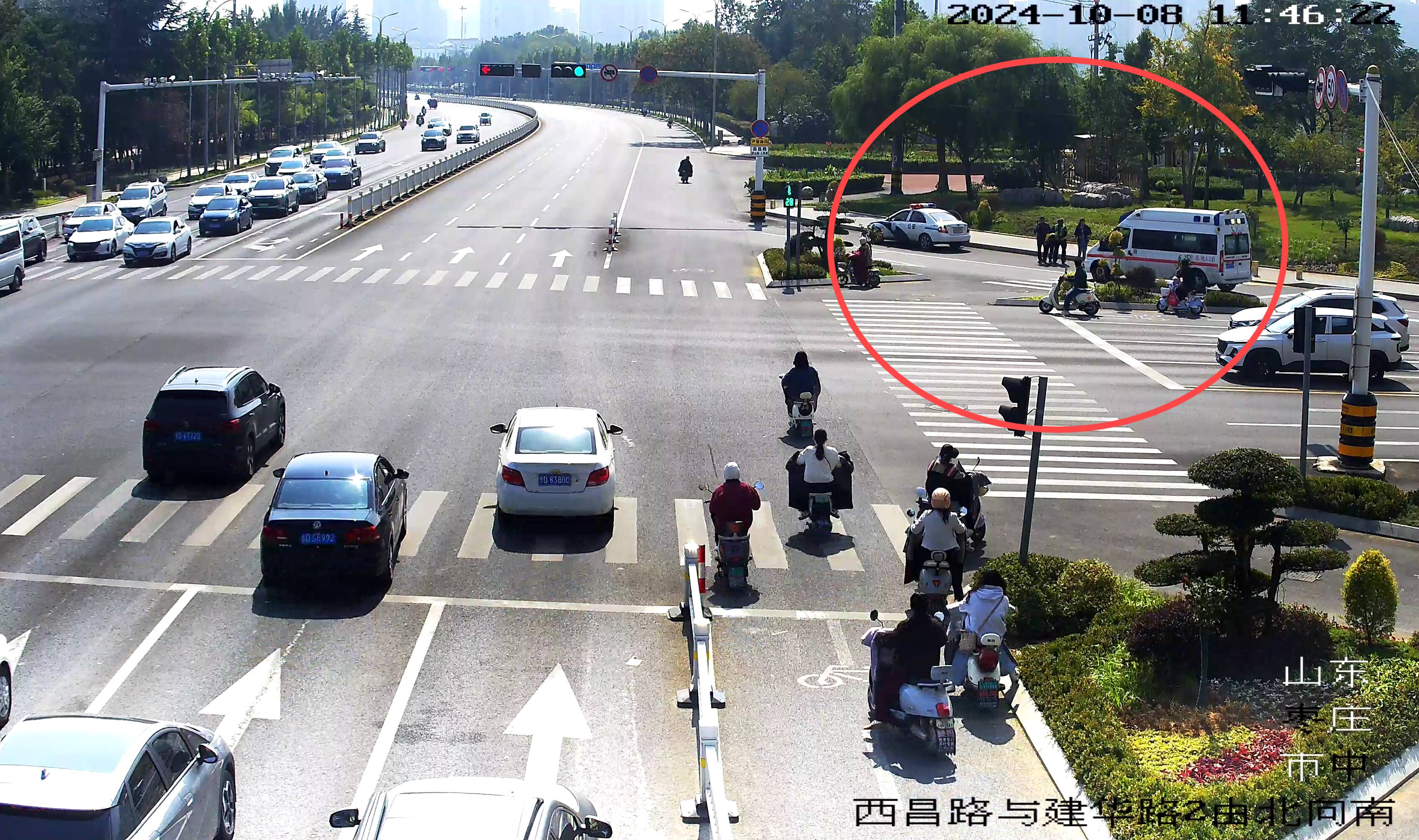 枣庄小学生异物卡喉 交警紧急开辟生命救援通道