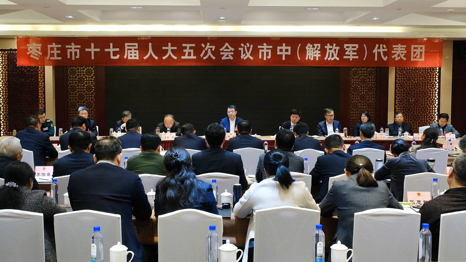 枣庄市委副书记、市长翟军参加市中（解放军）代表团审议
