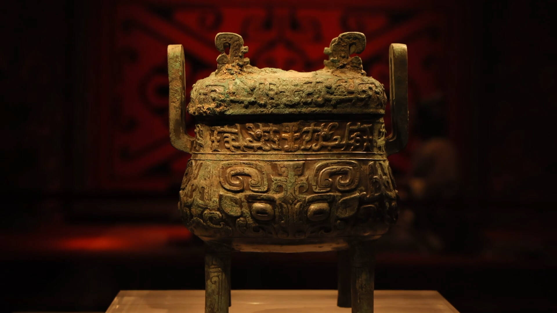 寻龙记｜商周青铜器、玉器交相辉映 滕州博物馆里“龙”气十足