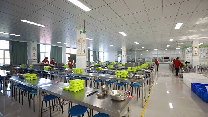 台儿庄区：筑牢校园食品安全防线 让学生吃上放心餐 安全餐
