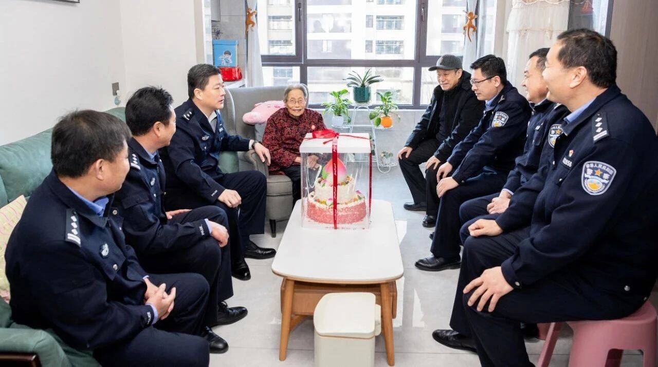 枣庄市百岁老民警忆峥嵘岁月 寄语青年民警传承优良传统