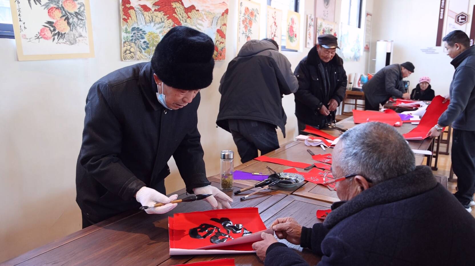 枣庄市市中区孟庄镇开展“赏年画 送春联 红红火火过大年”迎新春活动