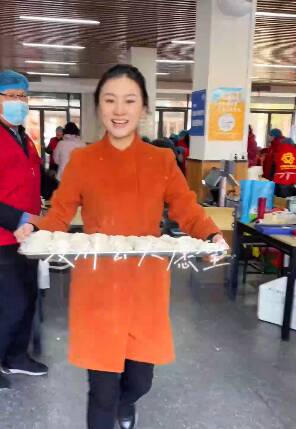 枣庄台儿庄渔灯巷饺香四溢    一碗饺子温暖一座城