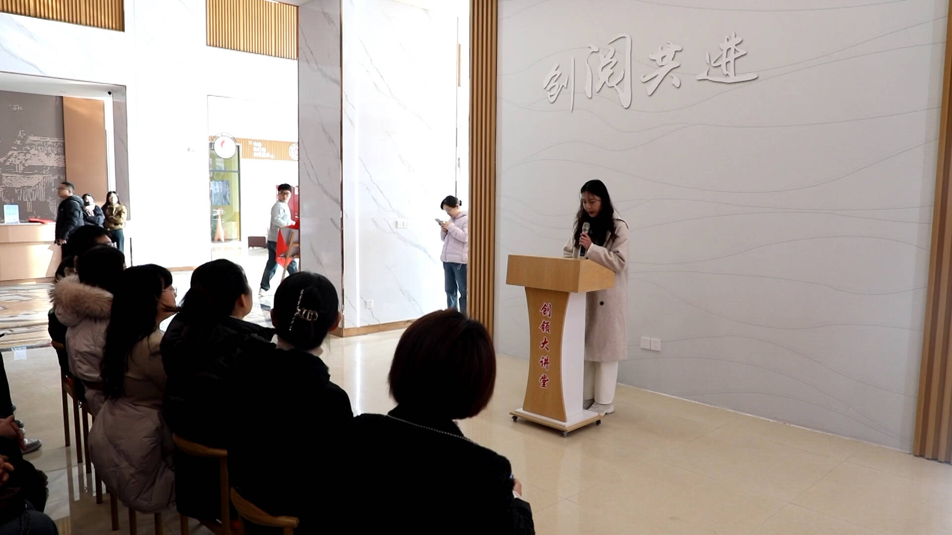 枣庄高新区举行大学生志愿者交流会