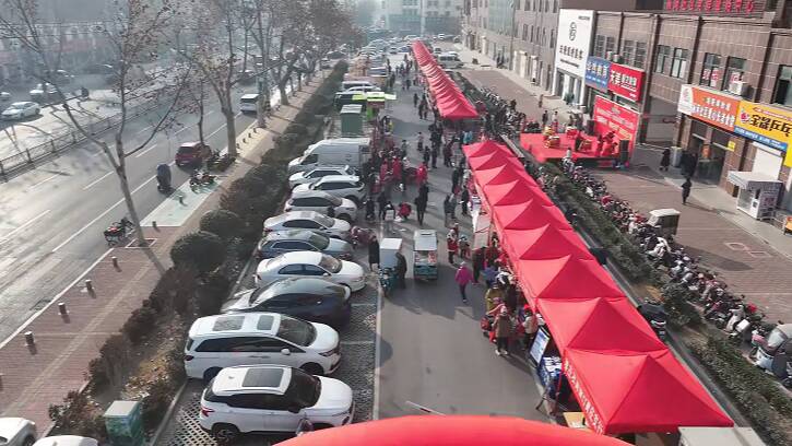 枣庄市市中区杨河社区举行“品市中烟火 赶杨河大集”“杨河有约 回家过年”非遗年货大集活动