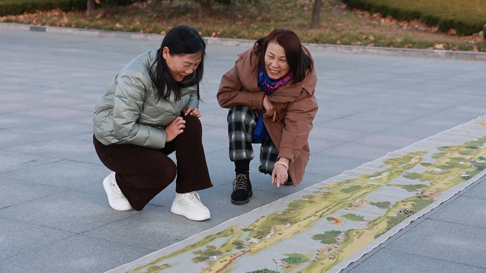 历时5年 枣庄山亭市民绣出22米的巨幅《清明上河图》