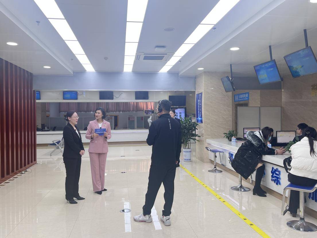 全媒体政务服务类直播节目《政务服务面对面》走进枣庄市薛城区